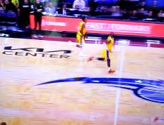 开云体育app-魔术主场击败老鹰，弗内尔斯全能表现