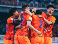 开云体育官网-山东鲁能苦战双方互有来回，最终险胜对手