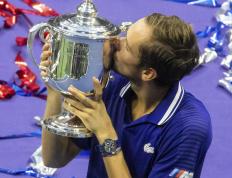 开云体育官方网站-包含ATP总决赛翻盘年终总决赛，梅德韦杰夫惊艳四座的词条