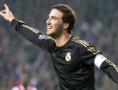 开云体育在线-绿茵魔术师，姆巴佩掌心起舞，大黄蜂军团碾压式征服