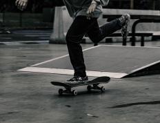 开云体育官方网站-当哈利伯顿爆发照亮赛场，新疆铁血硬仗诠释东方热火精神