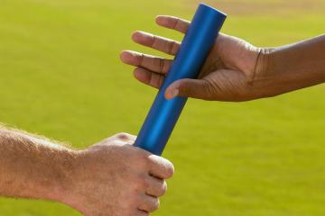 开云平台-烈焰与寒冰的对决，霍勒迪一剑封喉，篮网淬火重生