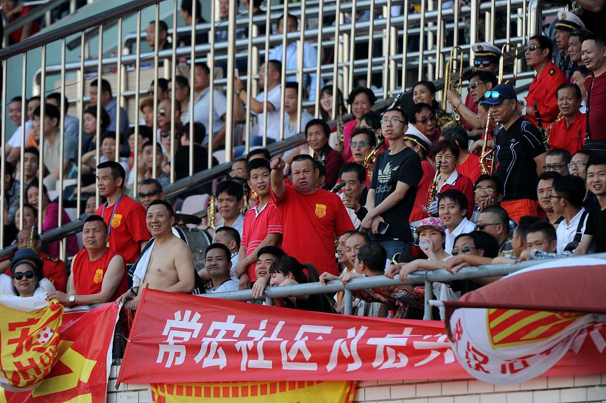 开云官网-比赛中球员们发挥出色，向观众展示激烈竞争