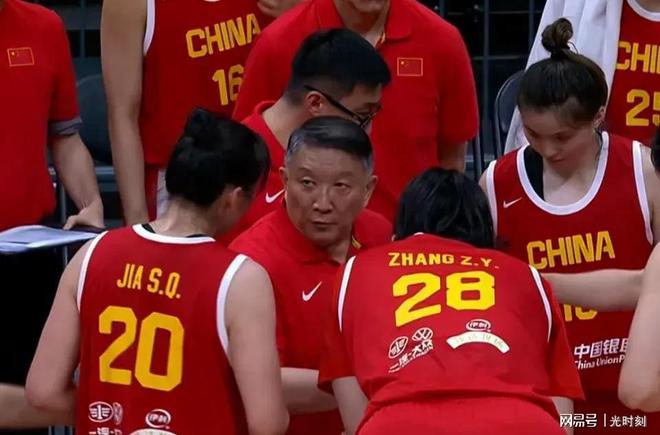 开云体育下载-篮球迷热议国内最新赛事，双方势均力敌