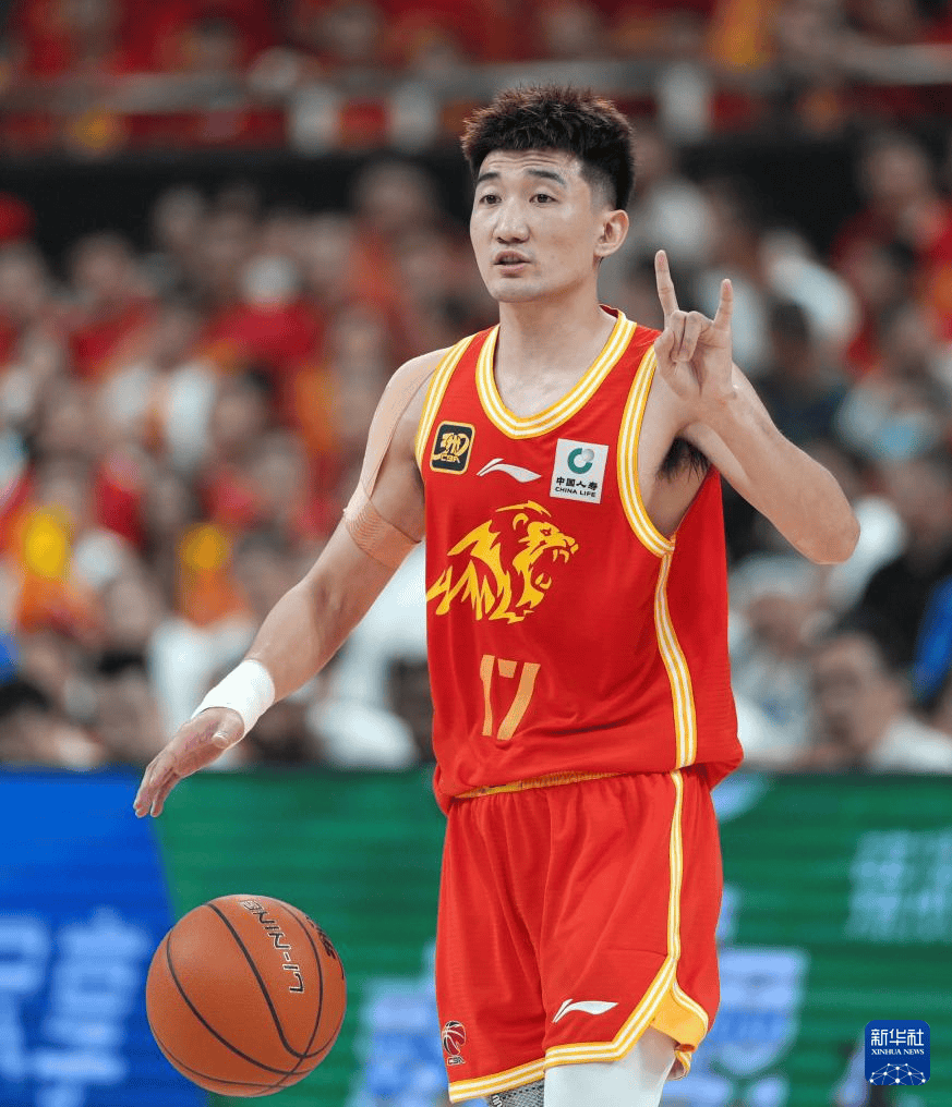 开云官网-新疆男篮险胜北京首钢，摘得首场胜利