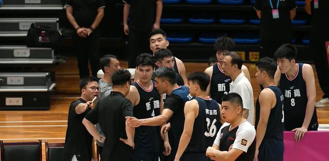 开云官网-新疆男篮险胜北京首钢，摘得首场胜利