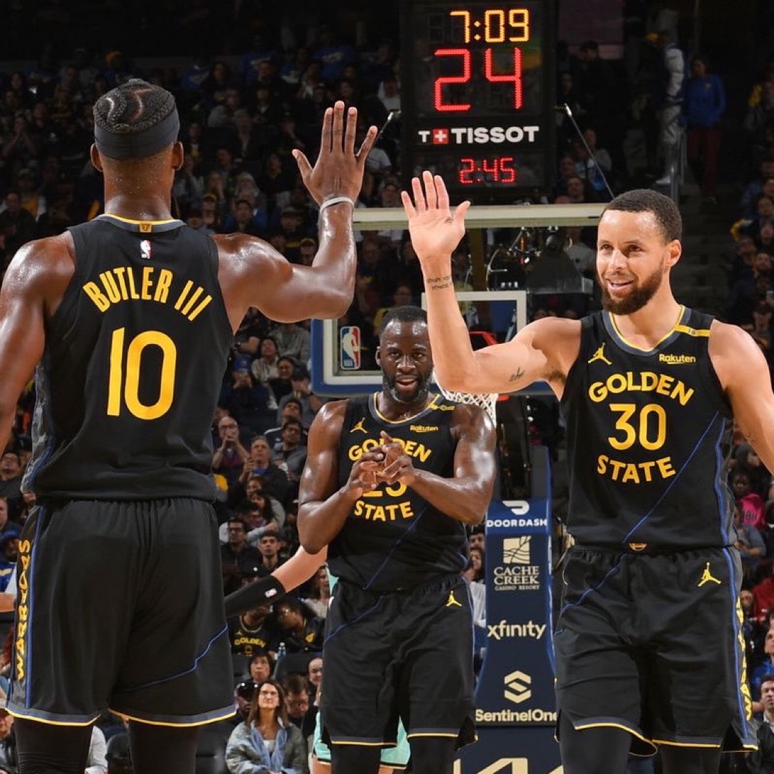 开云平台-NBA季前赛热身赛，勇士队独揽三连胜