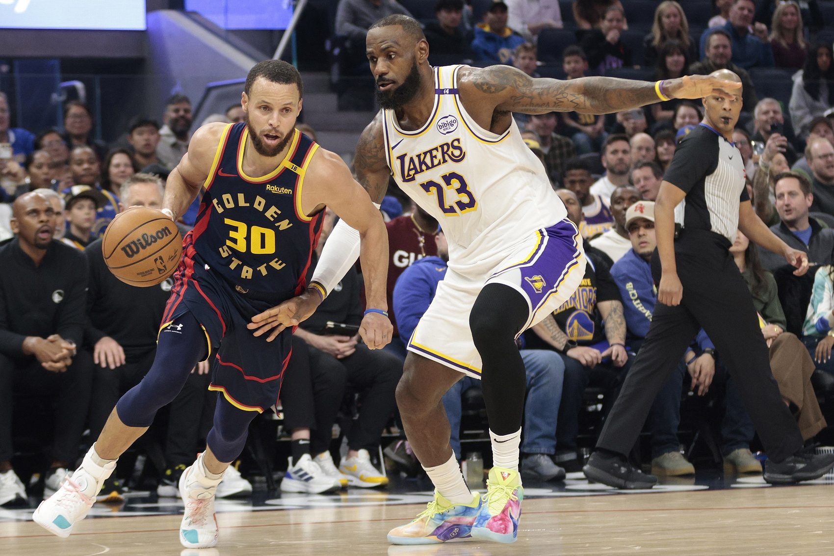 开云体育官方网站-NBA季后赛火热开战，勇士击败湖人晋级