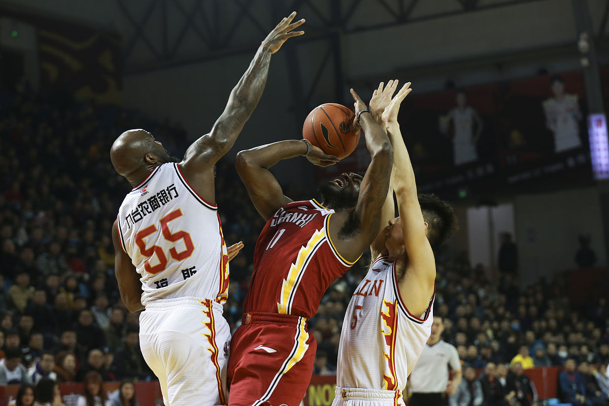 开云体育登录-包含篮球比赛场面激烈，球员身体素质发挥巅峰的词条