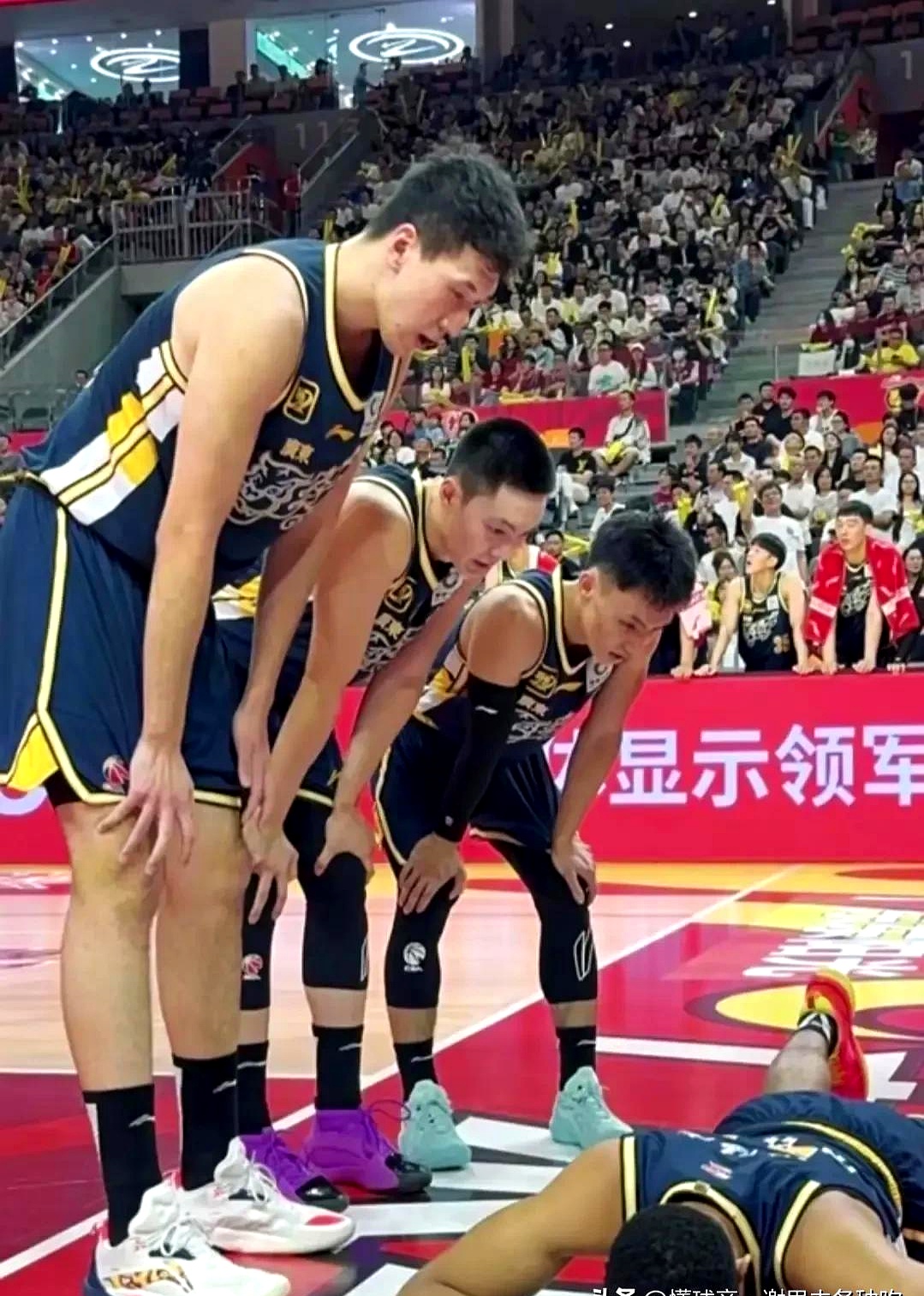 开云下载-新晋状元PK老牌劲旅：上海大鲨鱼对阵广东宏远