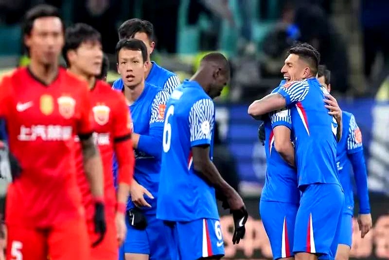 开云官网-沪上德比再次上演：上港客场胜申花！