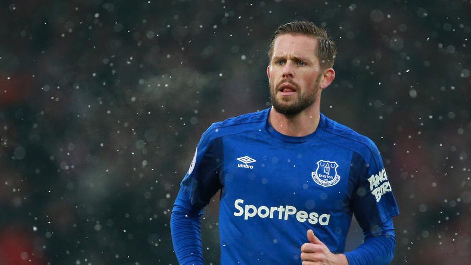 开云体育在线-逆转的绿茵场与惊艳的乒乓球台，当坚韧在两种语言中同频回响